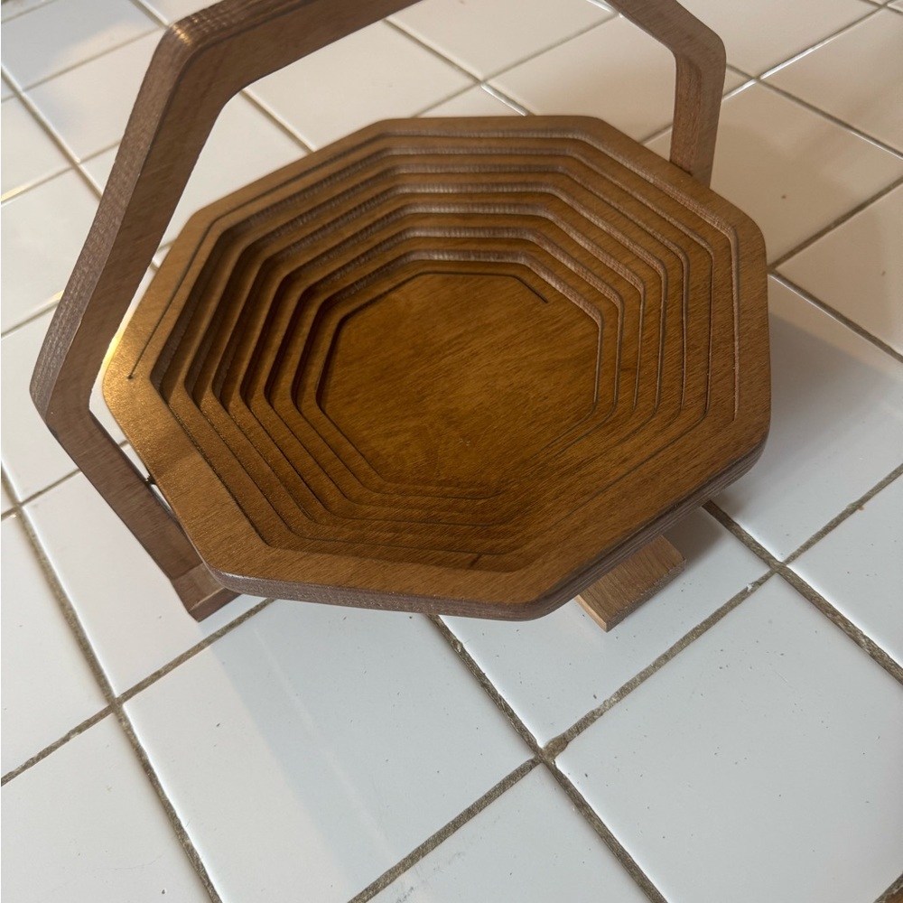 Wooden Hexagon collapsible bowl with handle- 10” in great condition